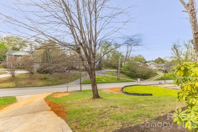 Outstanding location in North Asheville near lovely Beaver Lake - photo 33