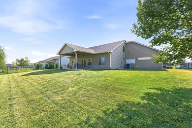 Welcome to this beautifully maintained 6-bedroom, 4-bath home - photo 36