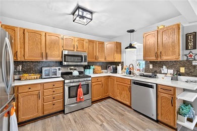 Spacious 3 Bedroom on Fabulous Corner Lot offering exceptional - photo 8