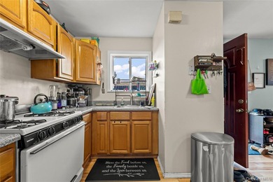 This well-designed two-unit property offers a flexible layout - photo 23