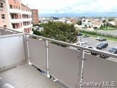 Absolutely Diamond Condition 1 Bedroom, 1 Bath Condo w/ Parking