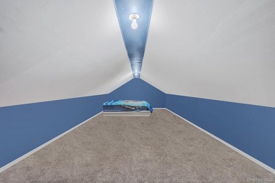 Charming and cozy starter home with very low taxes! This lovely - photo 16