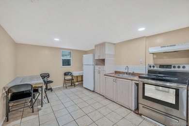 Charming and cozy starter home with very low taxes! This lovely - photo 18