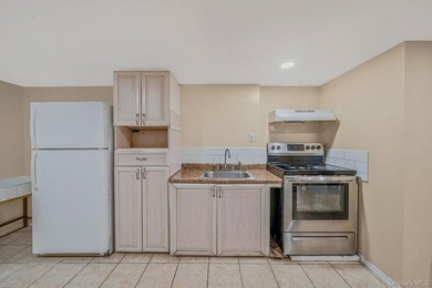 Charming and cozy starter home with very low taxes! This lovely - photo 19