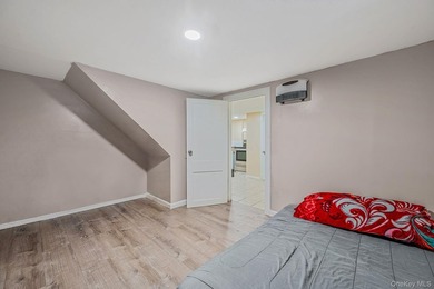 Charming and cozy starter home with very low taxes! This lovely - photo 24