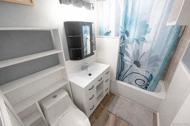 Charming and cozy starter home with very low taxes! This lovely - photo 26