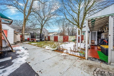 Charming and cozy starter home with very low taxes! This lovely - photo 37