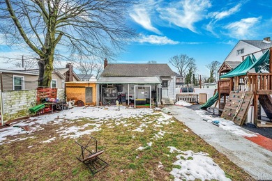 Charming and cozy starter home with very low taxes! This lovely - photo 39