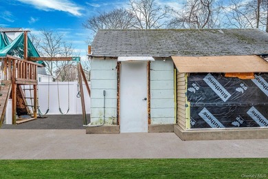 Charming and cozy starter home with very low taxes! This lovely - photo 42