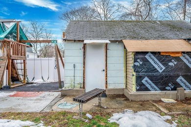 Charming and cozy starter home with very low taxes! This lovely - photo 43