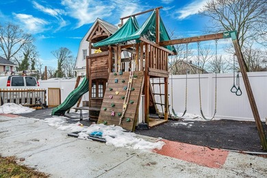 Charming and cozy starter home with very low taxes! This lovely - photo 45