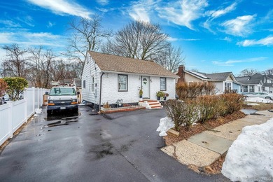 Charming and cozy starter home with very low taxes! This lovely - photo 46