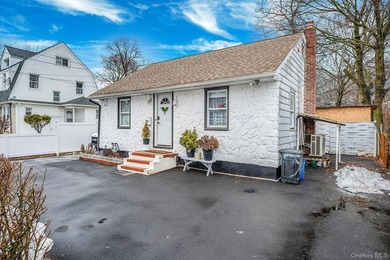 Charming and cozy starter home with very low taxes! This lovely - photo 47