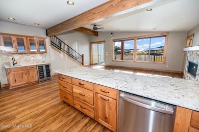 Welcome to 'Grandview 'Jumbo' Condos', a fusion of luxury and - photo 7