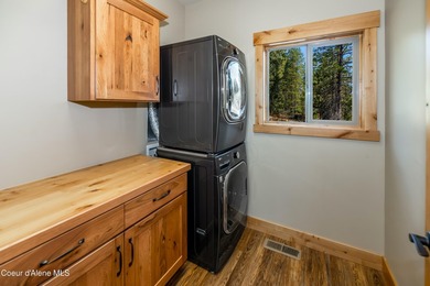 Welcome to 'Grandview 'Jumbo' Condos', a fusion of luxury and - photo 10