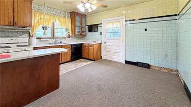 Welcome to 1894 Bryndale Ave, a well-maintained home in Moon - photo 10
