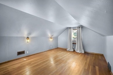 Darling Cape Cod bungalow conveniently located in a friendly - photo 11
