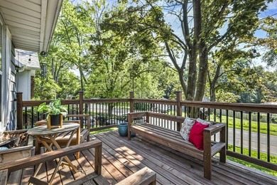 Darling Cape Cod bungalow conveniently located in a friendly - photo 26