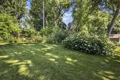 Darling Cape Cod bungalow conveniently located in a friendly - photo 28
