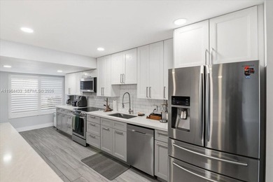 (private lake, pond, coastal) Townhome/Townhouse For Sale in Plantation Florida