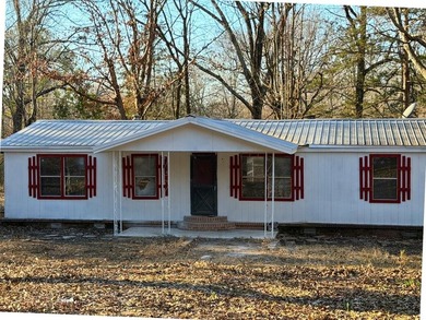 Completely renovated, this 3-bedroom, 2-bathroom home is just 2 - photo 2