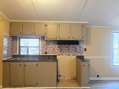 Completely renovated, this 3-bedroom, 2-bathroom home is just 2 - photo 3