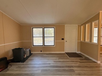 Completely renovated, this 3-bedroom, 2-bathroom home is just 2 - photo 8
