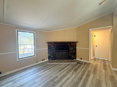 Completely renovated, this 3-bedroom, 2-bathroom home is just 2 - photo 10