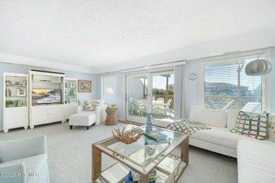 3-bedroom updated condo in Genesis featuring ocean views and a - photo 4