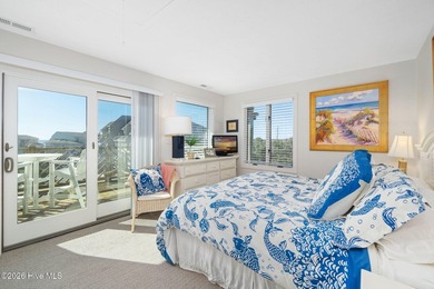 3-bedroom updated condo in Genesis featuring ocean views and a - photo 6