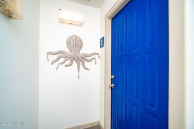 3-bedroom updated condo in Genesis featuring ocean views and a - photo 9