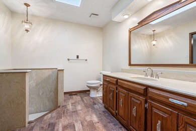 Sprawling lakefront retreat with easy walking access to the - photo 23