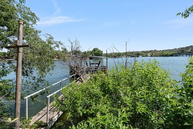 Priced below PRAD, this waterfront Lake Tanglewood home offers - photo 2
