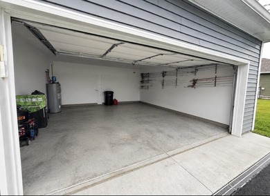 Like new and move-in Ready! This beautiful 3 bed 2 bath home was - photo 3