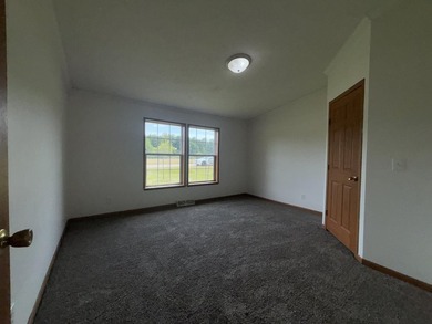 3 bed 2 bath modular home with new carpet, island kitchen, floor - photo 12