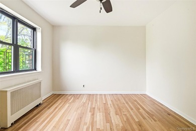 Bright and roomy one bedroom apt on top floor. Large living and - photo 14