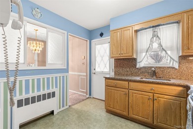 Welcome to this charming and spacious 3-bedroom 2-bathroom - photo 8