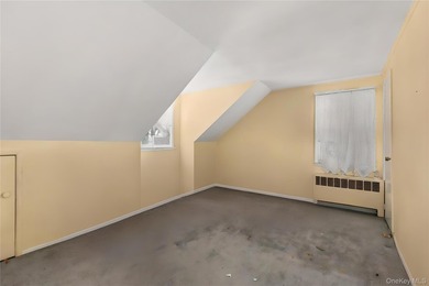 Welcome to this charming and spacious 3-bedroom 2-bathroom - photo 9