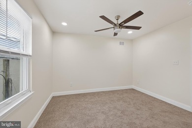 City Living at it's Best This totally renovated 2 bedrooms and 2 - photo 21