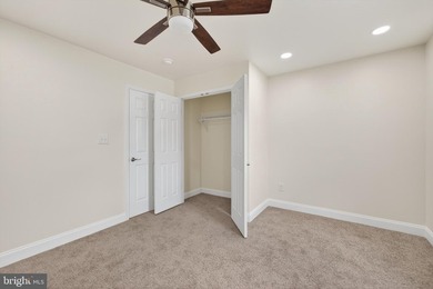 City Living at it's Best This totally renovated 2 bedrooms and 2 - photo 22