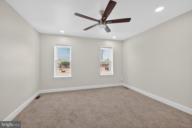 City Living at it's Best This totally renovated 2 bedrooms and 2 - photo 24