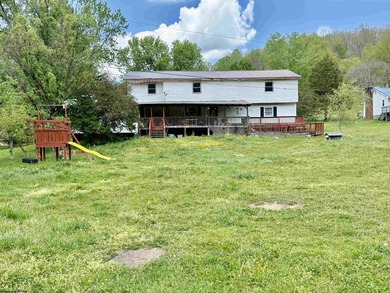 Country living at its best! This two-story home just needs a - photo 2
