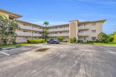 Lake Osborne Condo For Sale in Lake Worth Florida