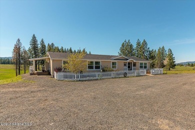 This spacious 4-bedroom, 2-bathroom home sits on an impressive - photo 5