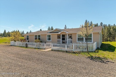 This spacious 4-bedroom, 2-bathroom home sits on an impressive - photo 8