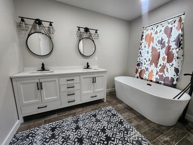 Welcome to this beautiful 3 bedroom, 2 full bath, 2 half bath - photo 11