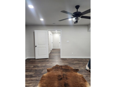 Welcome to this beautiful 3 bedroom, 2 full bath, 2 half bath - photo 15