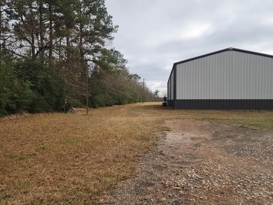 Welcome to this beautiful 3 bedroom, 2 full bath, 2 half bath - photo 22