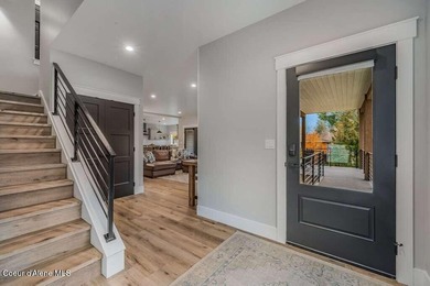 Newly constructed home in the heart of South Sandpoint. Just a - photo 6