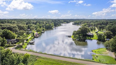 Experience lakeside living with two waterfront lots in the quiet - photo 2